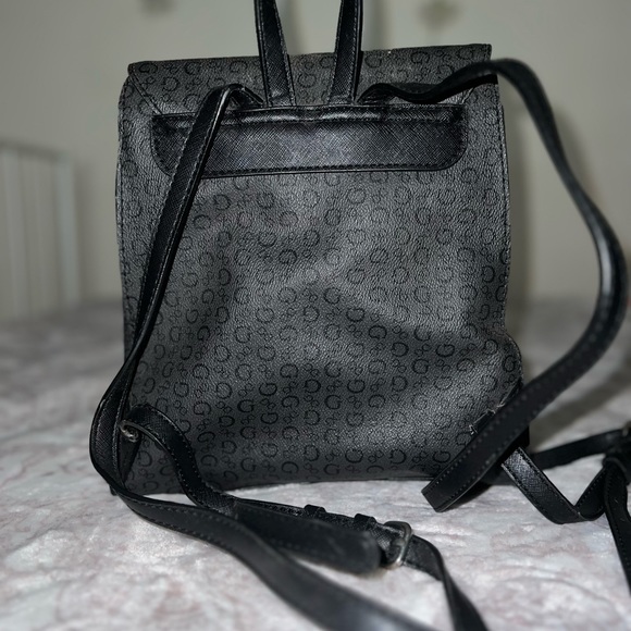 Guess backpack - Picture 3 of 3